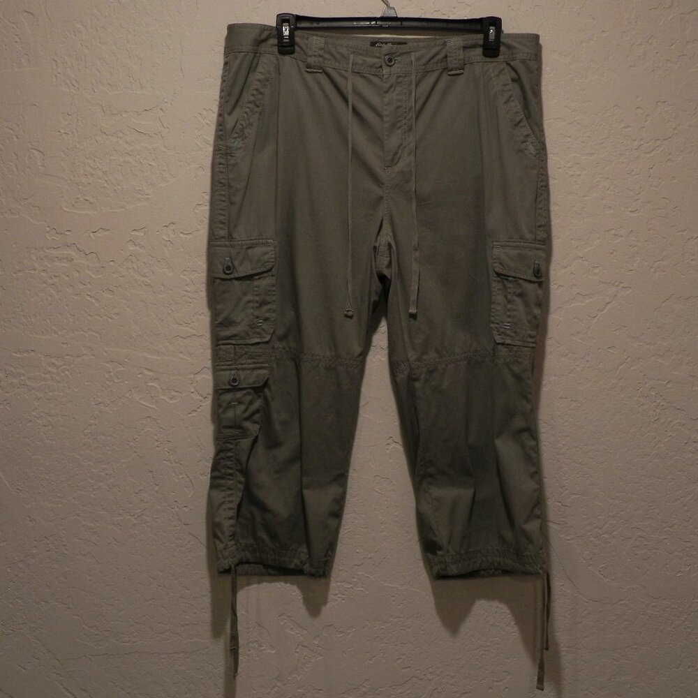 Eddie Bauer, Womans, Cropped Cargo Pants, Size 18 Tall. Light Khaki Green